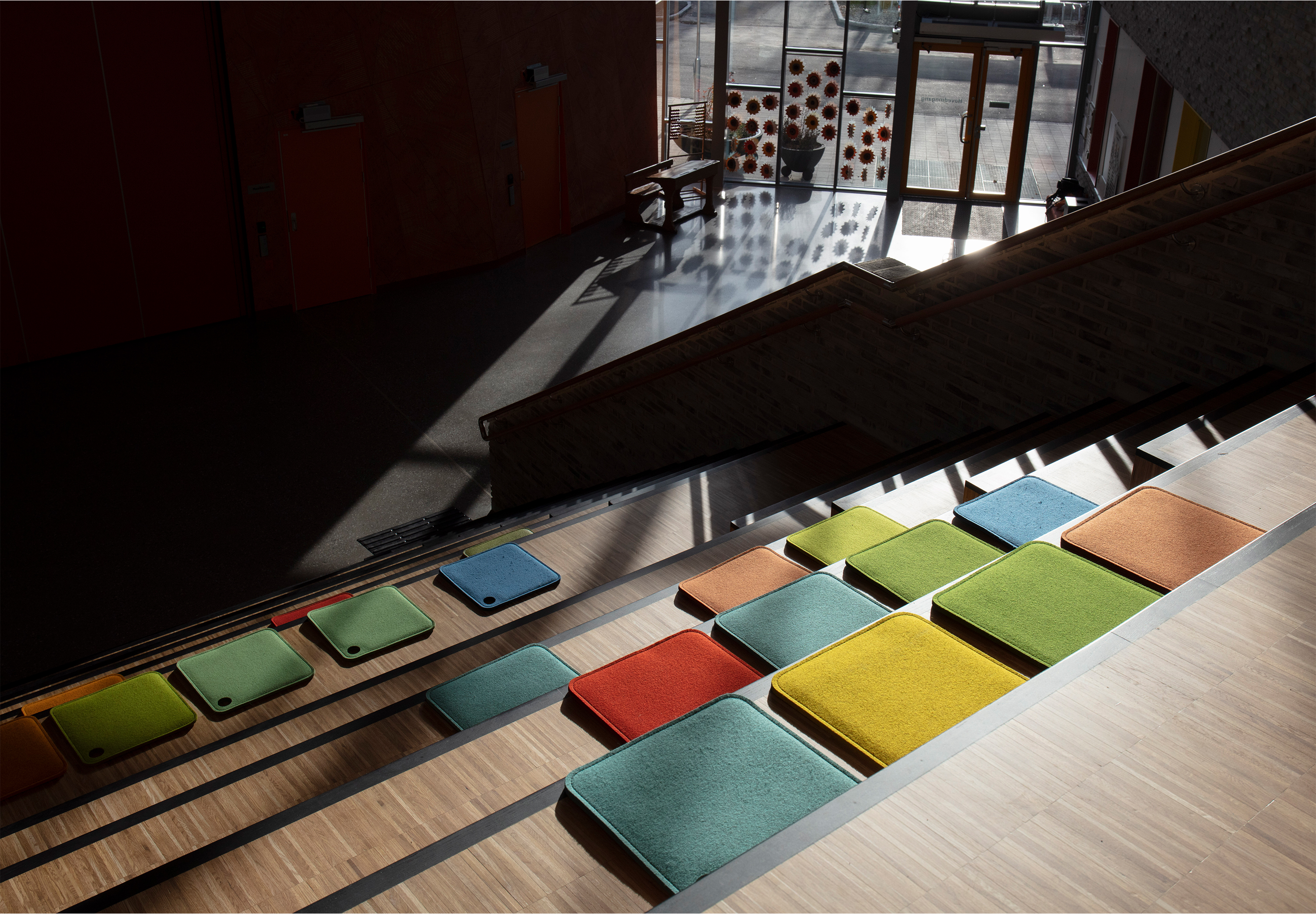 Bjørlien skole filtsæder på trappe