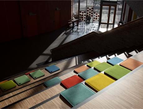 Bjørlien skole filtsæder på trappe