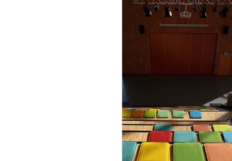 Bjørlien skole filtsæder på trappe (4)