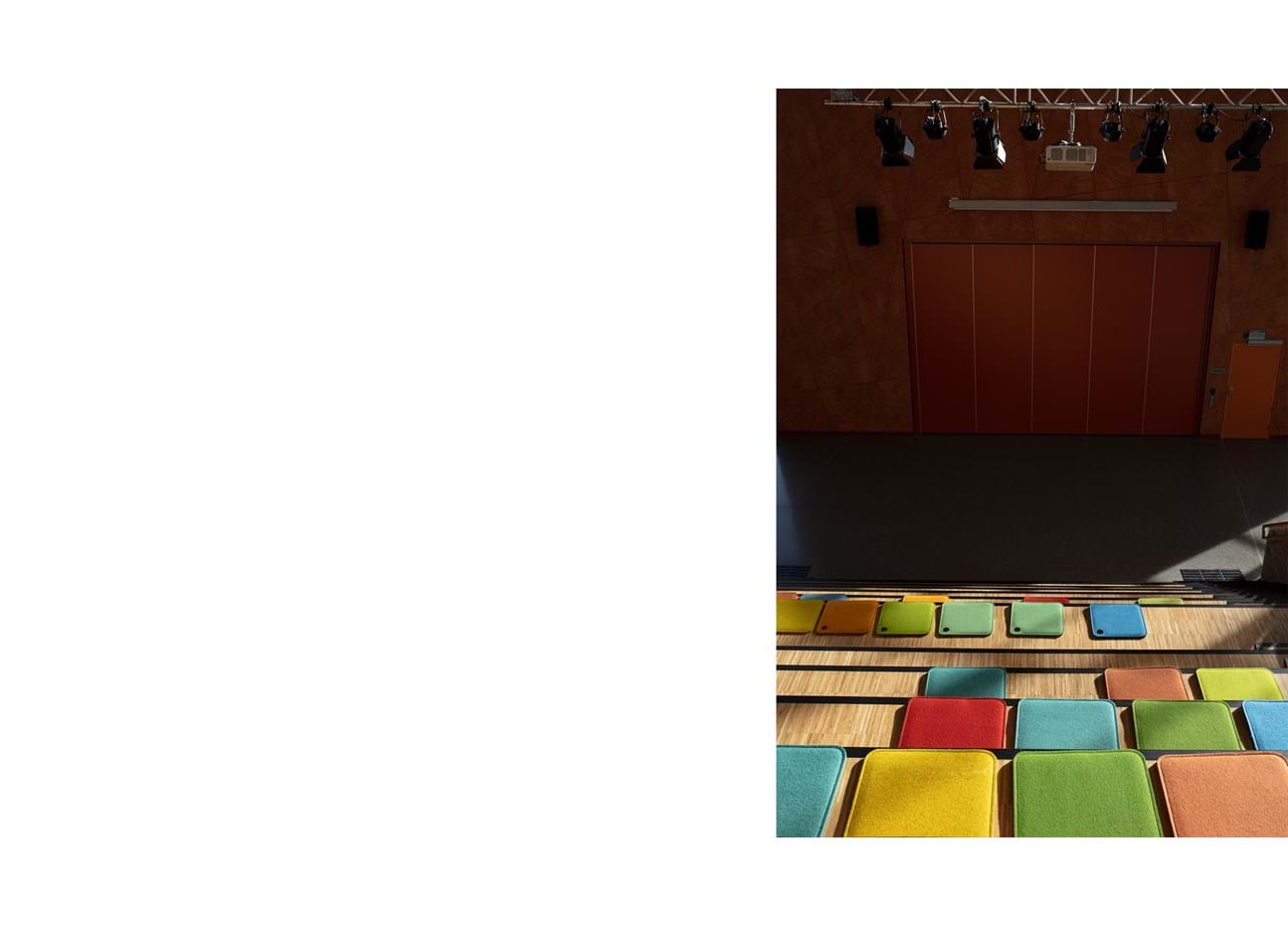 Bjørlien skole filtsæder på trappe (4)