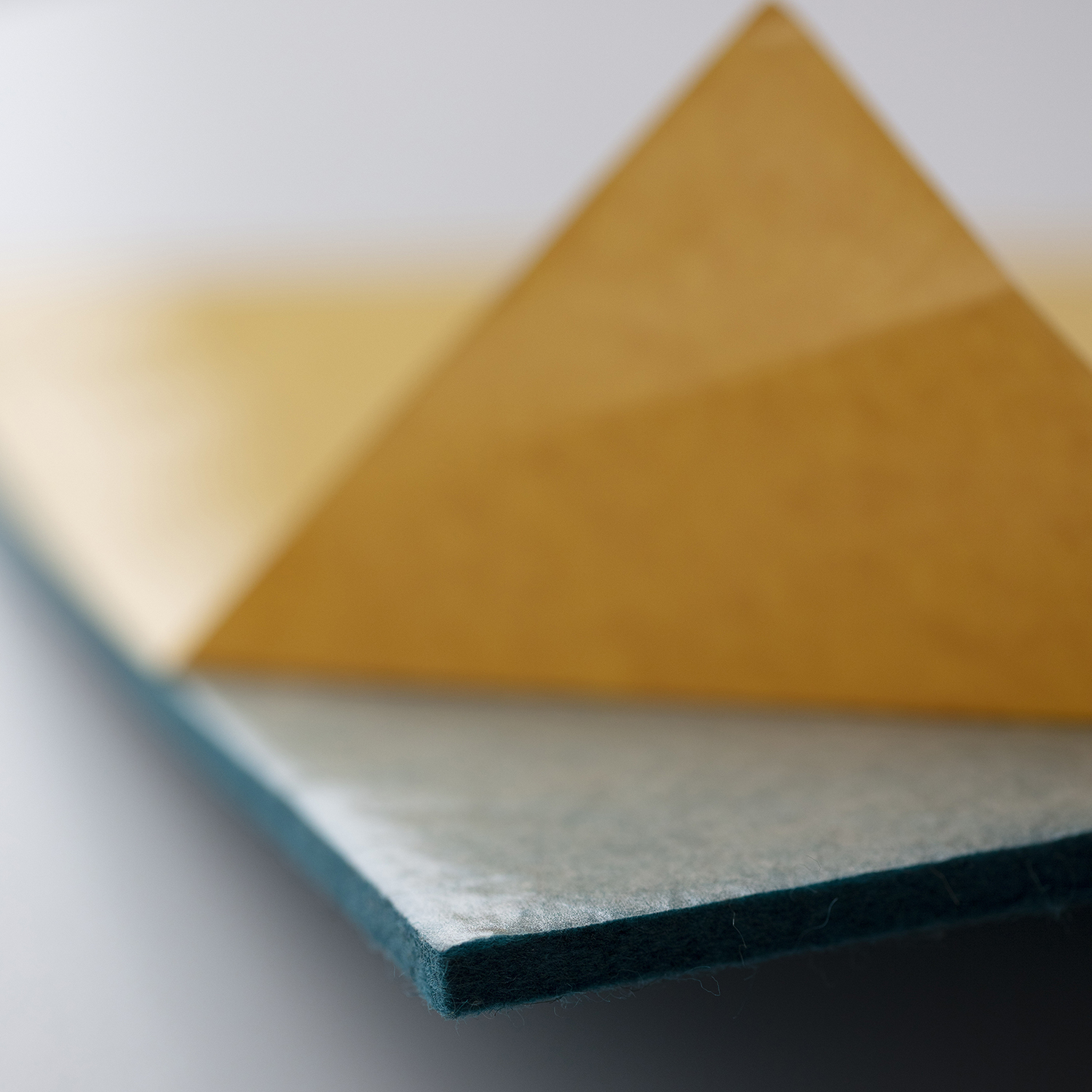 peel and stick tape på filtprøve