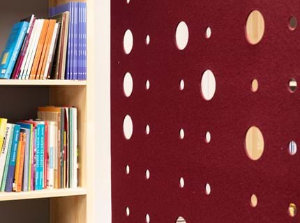 CoverSingle rumdeler i filt nedhængt fra loft