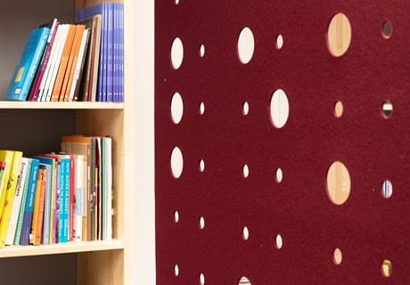 CoverSingle rumdeler i filt nedhængt fra loft