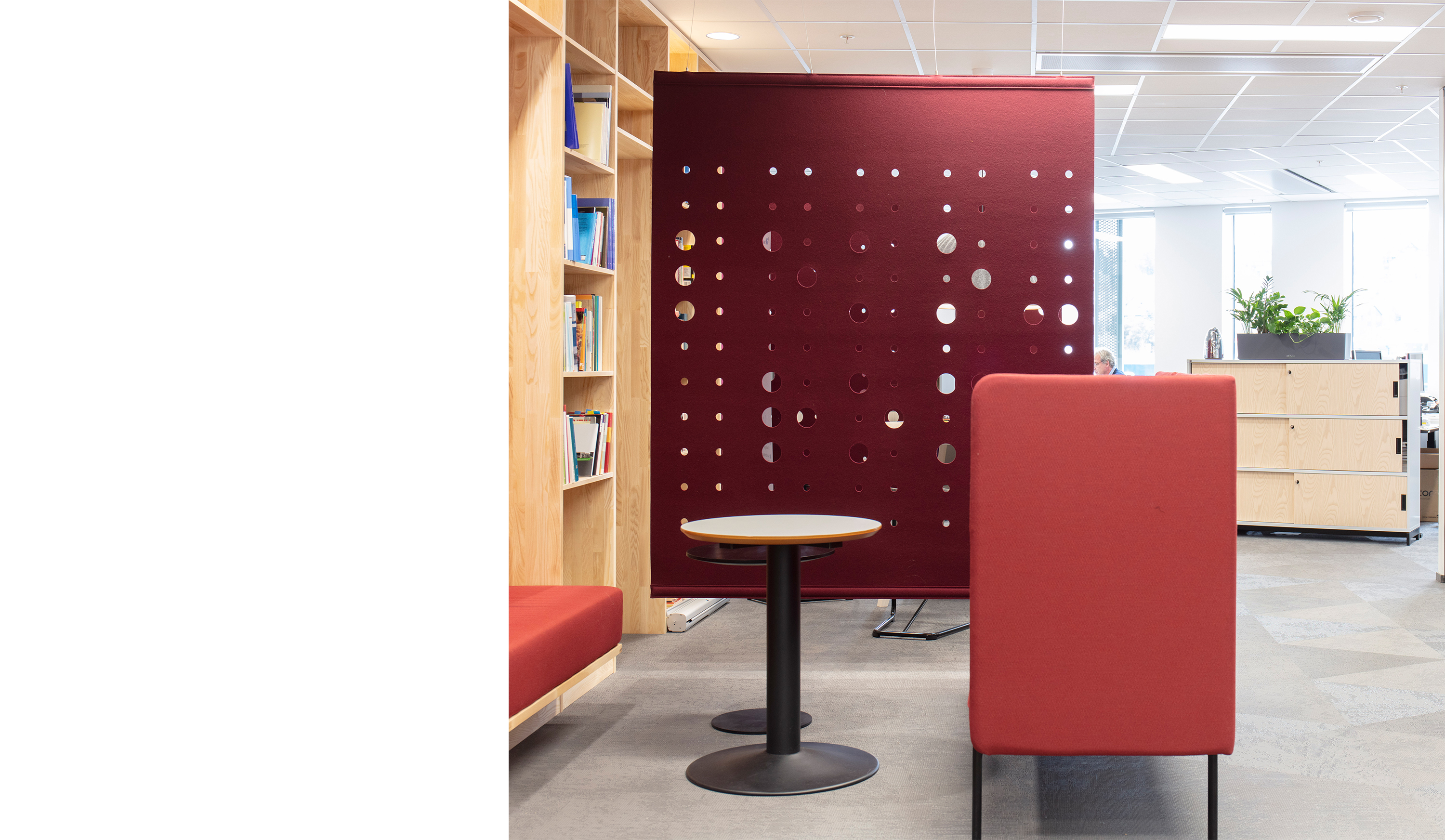 CoverSingle rumdeler i filt nedhængt fra loft