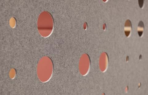 CoverSingle rumdeler i filt nedhængt fra loft