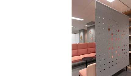 CoverSingle rumdeler i filt nedhængt fra loft