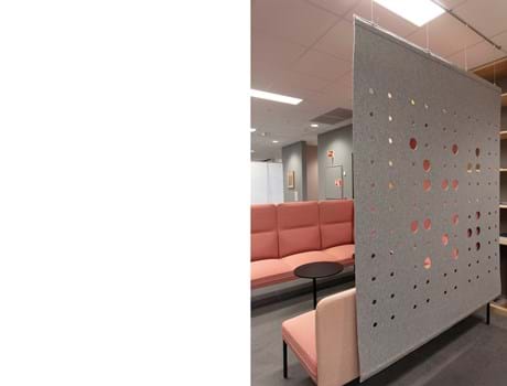 CoverSingle rumdeler i filt nedhængt fra loft