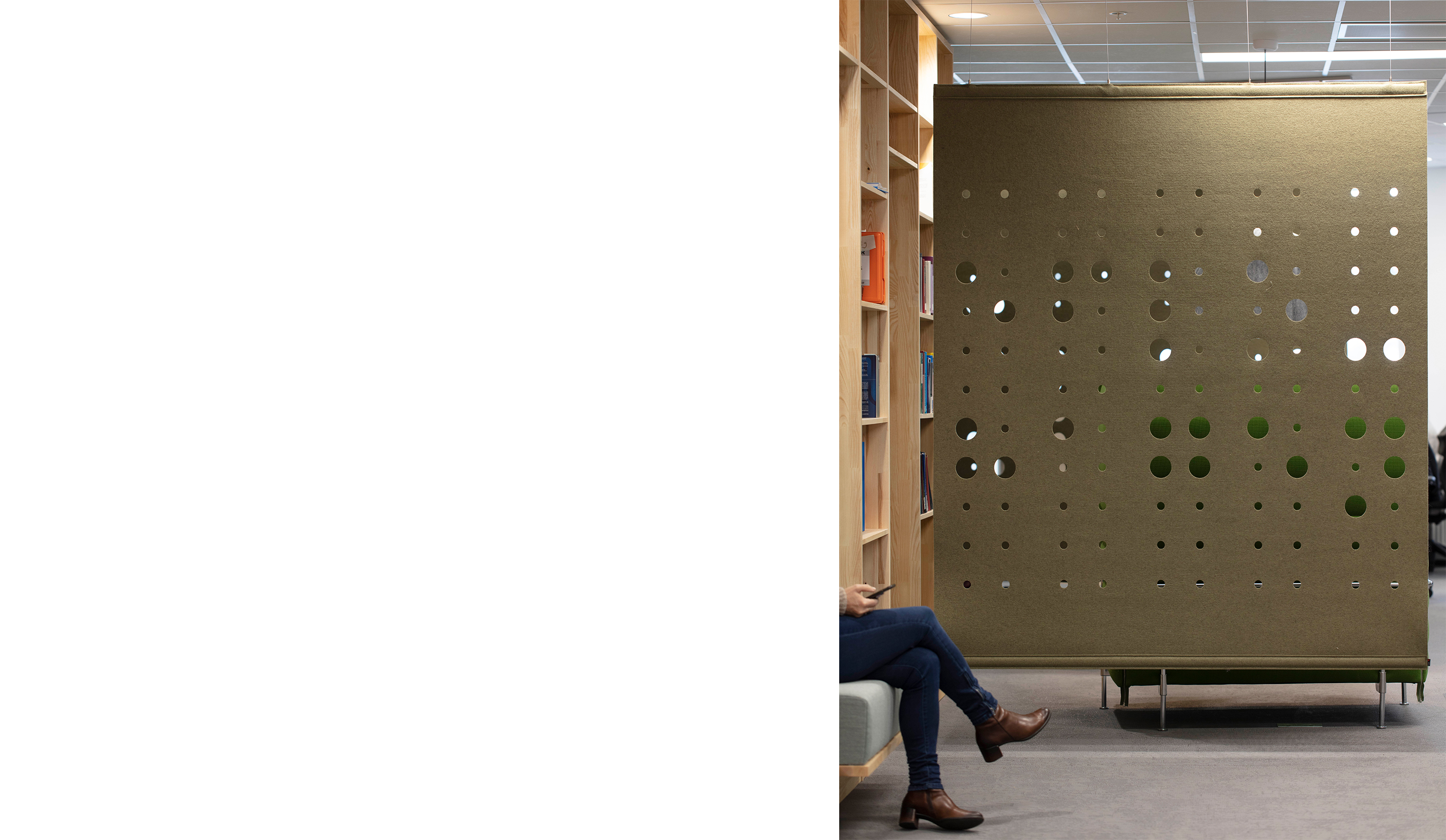 CoverSingle rumdeler i filt nedhængt fra loft