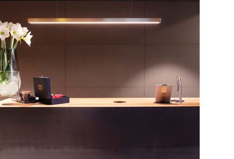 2, 1, Fraster filt opklæbet på væg