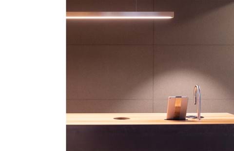 3, Fraster filt opklæbet på væg