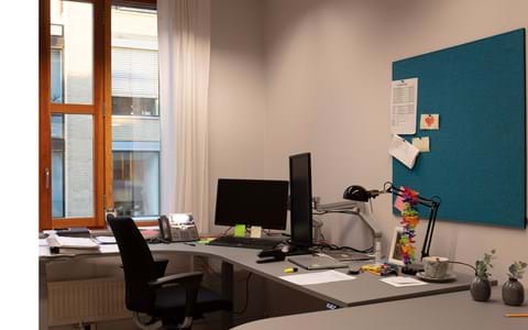 Opslagstavle med filt, TInghuset i Oslo (2)