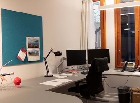 Opslagstavle med filt, TInghuset i Oslo (3)