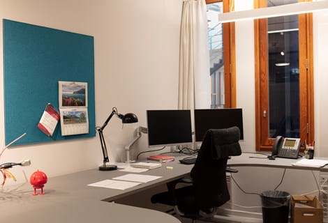 Opslagstavle med filt, TInghuset i Oslo (3)