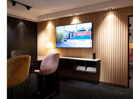 5- DanBolig, filt på væg.