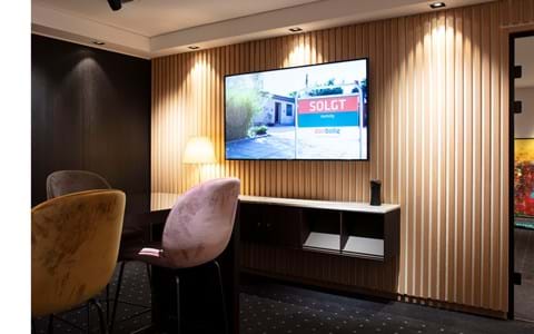 5- DanBolig, filt på væg.