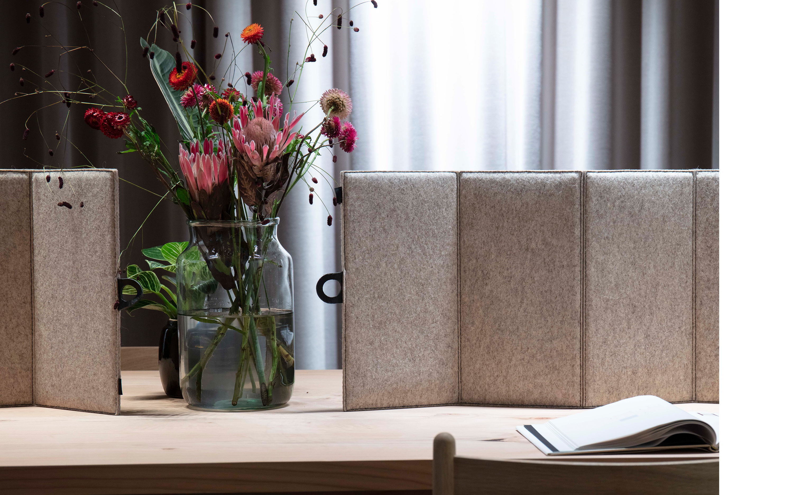 ZigZag  bordskærm i filt, The House. (1)