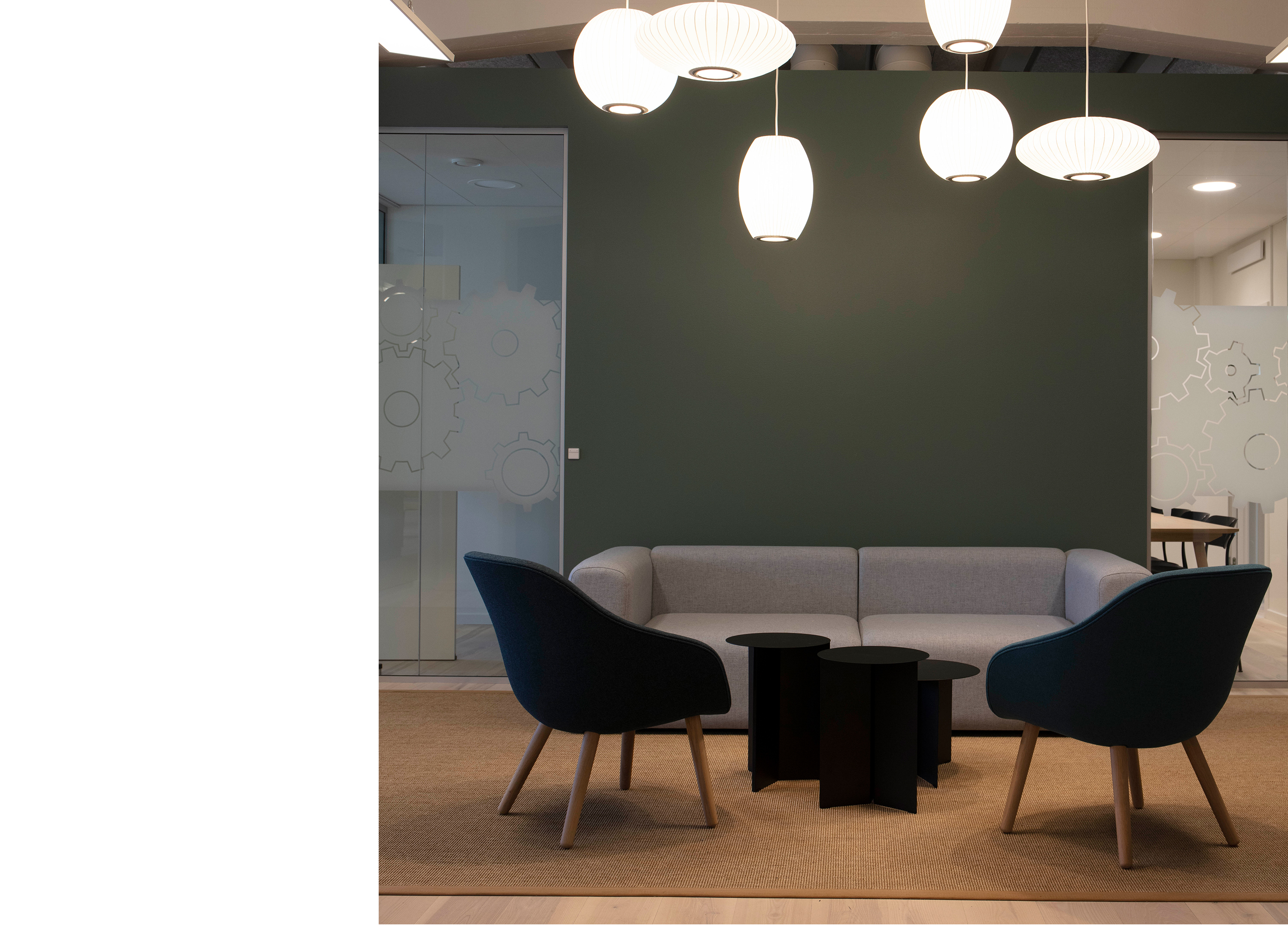 fraster sisal tæppe under sofagruppe på kontor