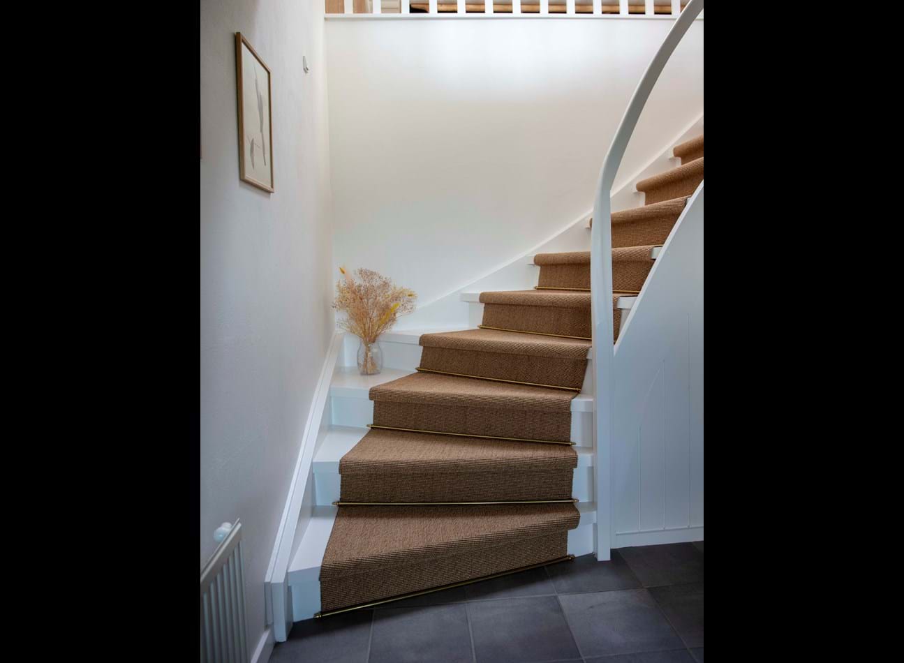 Trappeløber, boucle 345, 67 cm bred, trappestang poleret messing 88.jpg